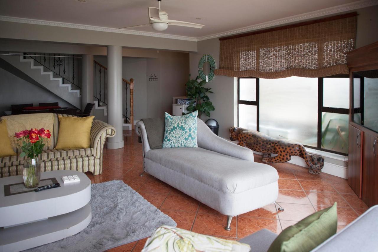 Fly Me To The Moon Guesthouse موسيلباي المظهر الخارجي الصورة