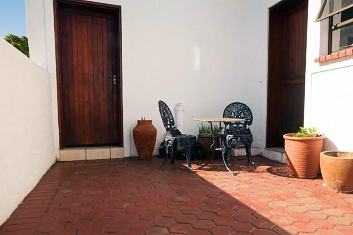 Fly Me To The Moon Guesthouse موسيلباي المظهر الخارجي الصورة