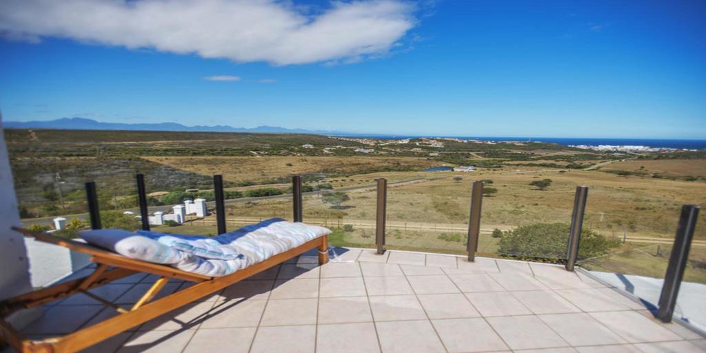 Fly Me To The Moon Guesthouse موسيلباي المظهر الخارجي الصورة