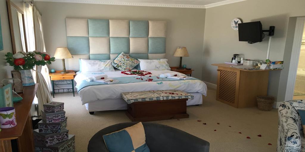 Fly Me To The Moon Guesthouse موسيلباي المظهر الخارجي الصورة