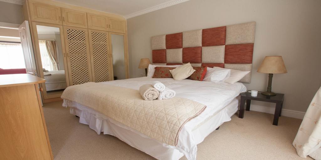 Fly Me To The Moon Guesthouse موسيلباي المظهر الخارجي الصورة