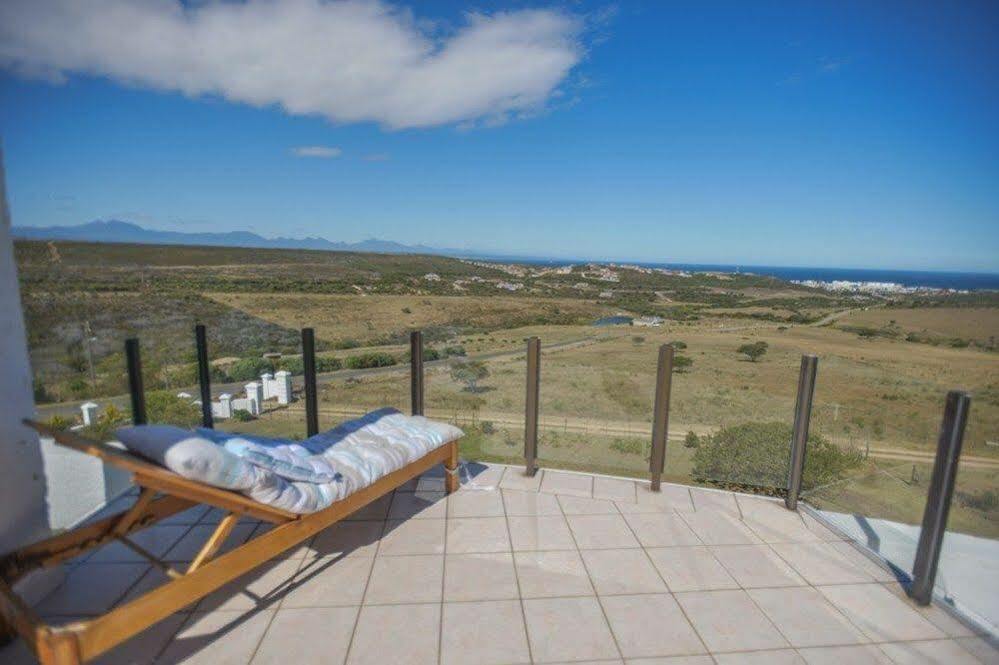 Fly Me To The Moon Guesthouse موسيلباي المظهر الخارجي الصورة