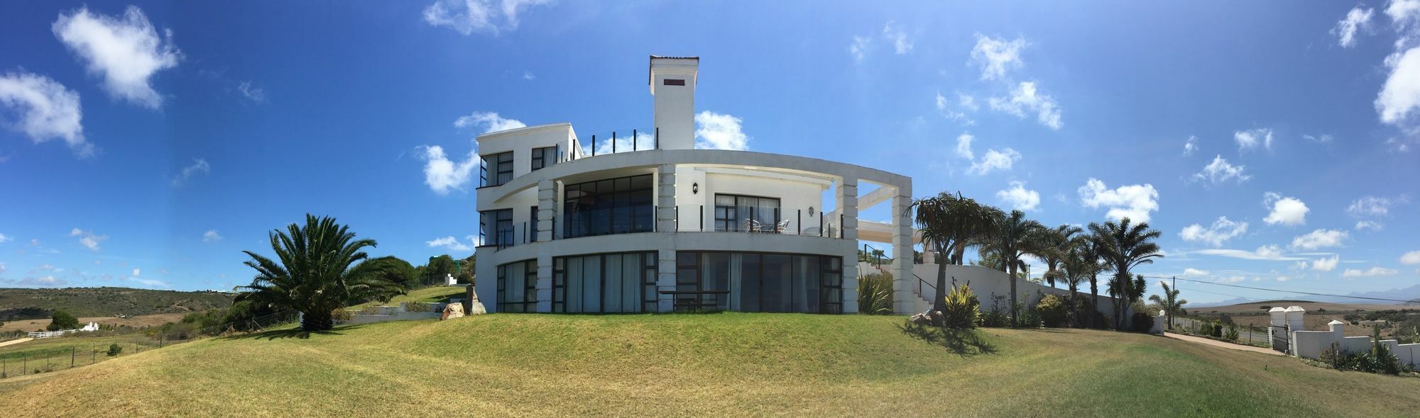 Fly Me To The Moon Guesthouse موسيلباي المظهر الخارجي الصورة
