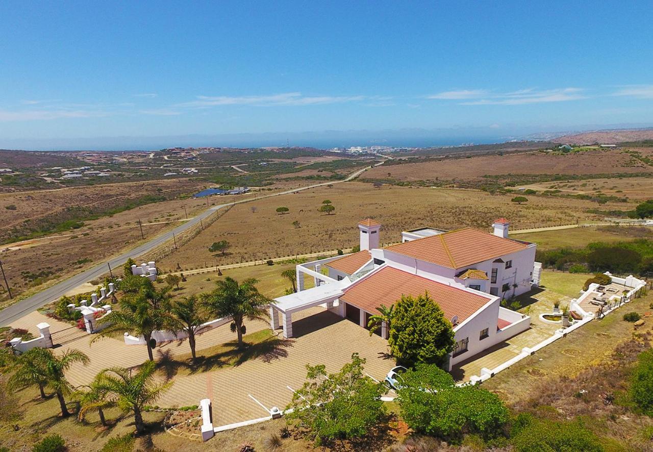 Fly Me To The Moon Guesthouse موسيلباي المظهر الخارجي الصورة