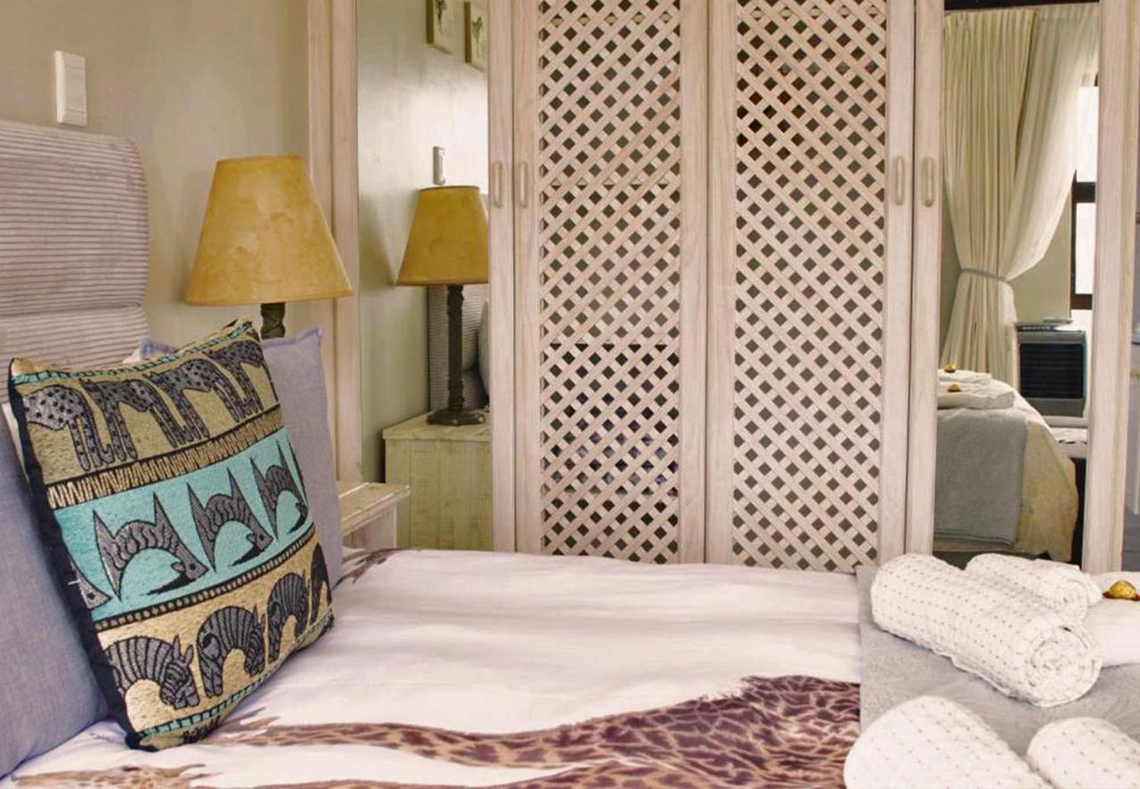 Fly Me To The Moon Guesthouse موسيلباي المظهر الخارجي الصورة